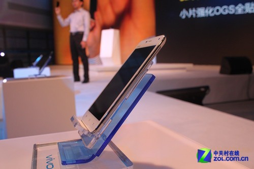 全球最薄智能 6.55mm超薄vivo X1现身