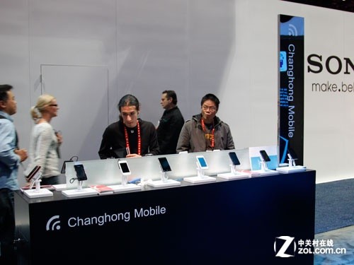 双屏翻盖商务机 长虹A9800参展CES2013 