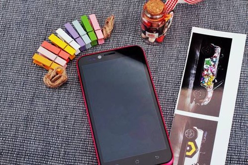 　5.0寸大屏幕+亮丽彩壳天语