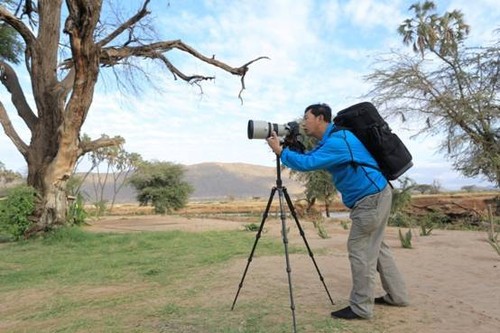 深入非洲 用百诺拍摄野性肯尼亚_百诺三脚架