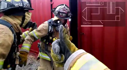 为科技鼓掌:消防员戴谷歌眼镜救人一命_主板新