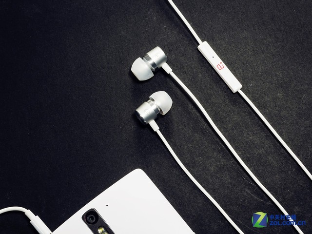 造型轻盈音质通透 一加银耳耳机图赏_4G新闻