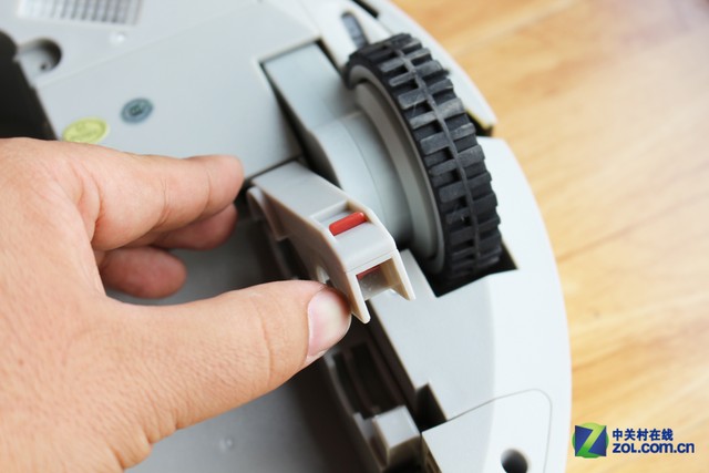 是扫地机器人好还是吸尘器_扫地机器人滚刷_扫地机器人滚刷