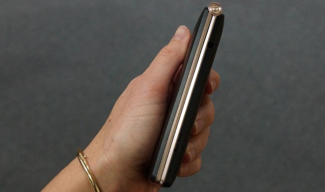 上次翻盖啥时候 LG Wine Smart玩怀旧