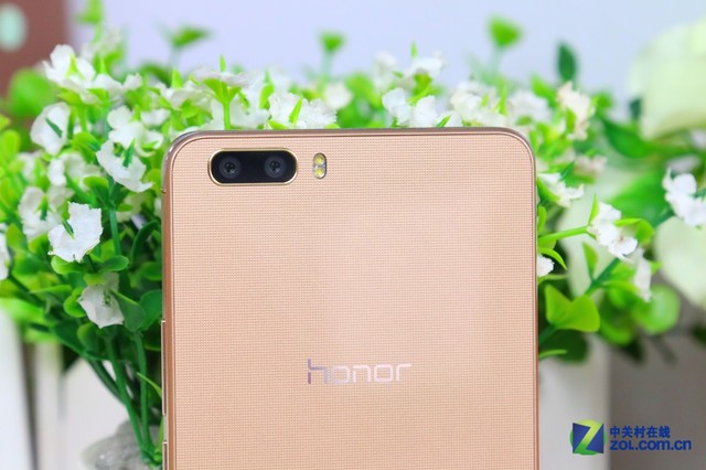 披金带甲+大运存 金色版荣耀6Plus图赏_华为