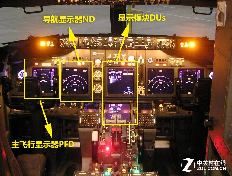 波音737飞机驾驶舱中_底特网 【高清图】天使与魔鬼6:走进波音737飞机驾驶舱中 图6 -ZOL中关村在线