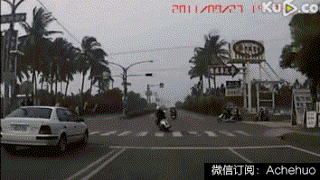 【高清图】 惊心动魄三十秒:轿车飞速冲撞骑车人群图9