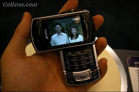 不同凡响的滑盖 三星横纵屏手机B2300 