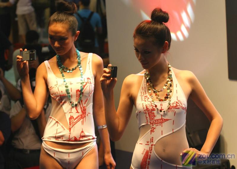 【高清图】p&e2008展会:美女模特穿泳装上阵(图)图