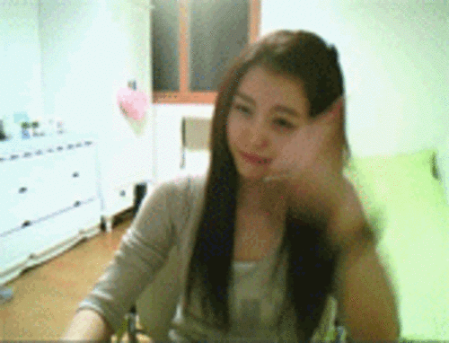 软件 正文  这位韩国美女李柔美的自拍动态表情在网上盛传,受到了不少