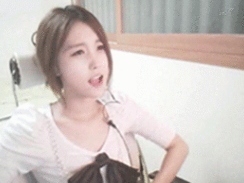 软件 正文 这位韩国美女李柔美的自拍动态表情在网上盛传,受到了不少