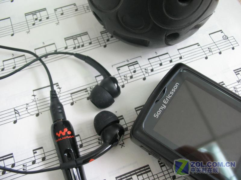 ���ᰮ���ţ�Sony Ericsson��W810cͼƬ���� ��64�� -ZOL�йش����ߵ�64��