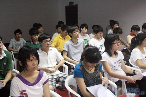 2010年全国电竞公开赛内部会议现场图片_产业