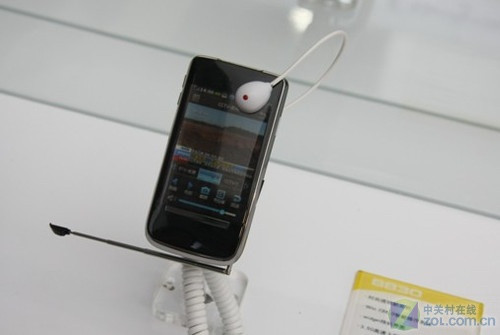 透明翻盖大气造型 酷派8830今全新上市
