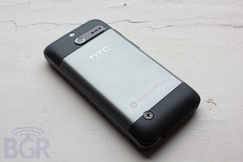 【高清图】掌中WP7小电脑 HTC Arrive真机抢