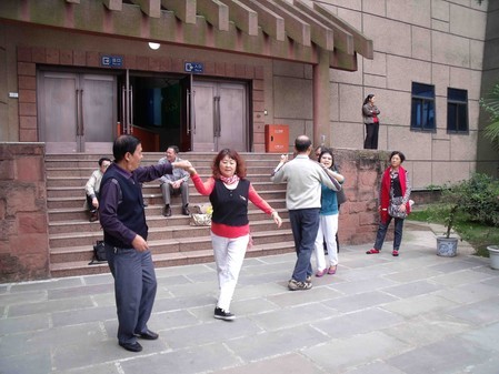 相识40年同学走马三星堆 母校55周年庆我成大忽悠