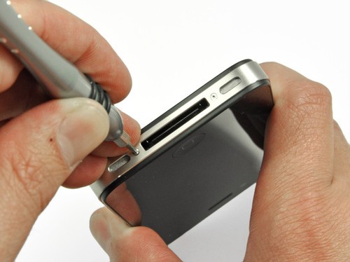 iPhone4S遭暴力拆解 芯片优化促进节能 