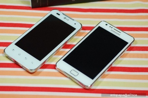谁更纯? 白色LG Optimus 2X对比三星I9100-P9