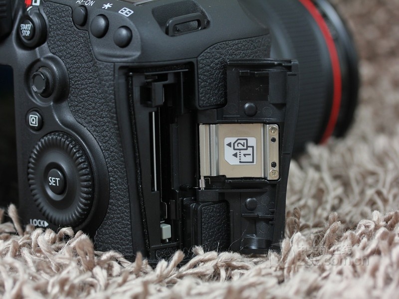 【室内效果图】佳能5DMarkIII存储卡槽图片 图