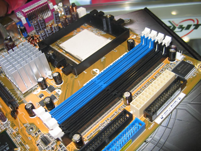 ��˶��ASUS��A8N-VM CSMͼƬ���� ��8�� -ZOL�йش����ߵ�8��