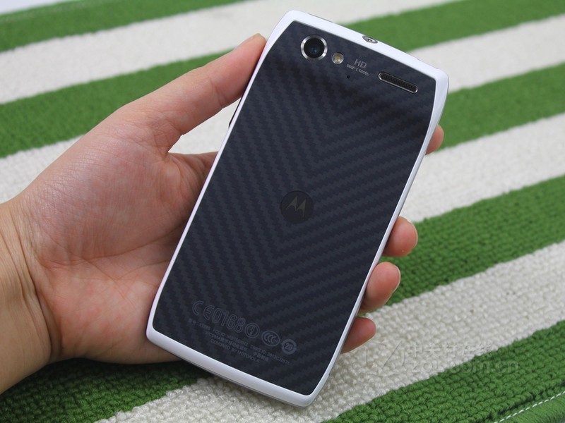 【高清图】摩托罗拉(moto)XT<em>885</em>(RAZR V)白色