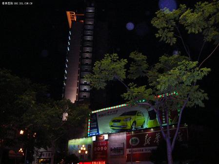 神秘白斑因何出现 网友质疑相机质量_数码相机