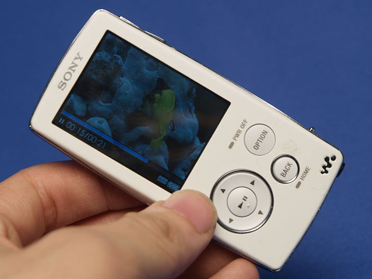 实机细看索尼a800 一改walkman专一风格 (10/18)