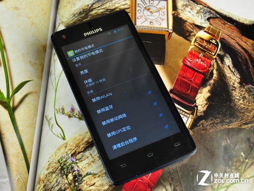 节电只需一键 双核双卡飞利浦W737图赏