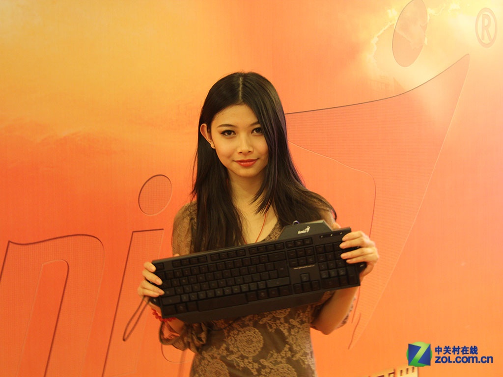 高贵与甜美并存 精灵年度盛典美女图赏