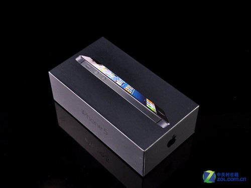 额外配转接头 电信版iPhone 5真机赏析