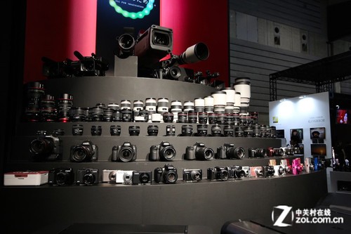 【CP+2013】相机齐上阵 佳能展台概览