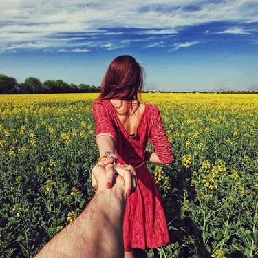 执子之手 死生契阔 摄影师牵女友走天涯