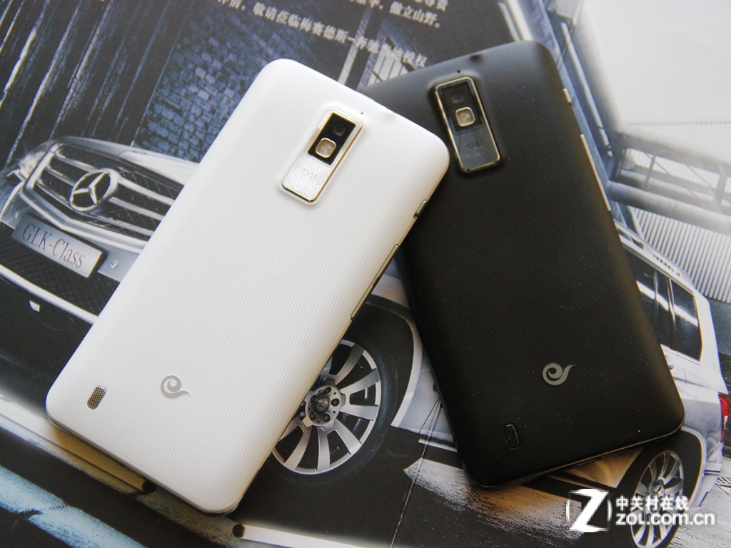 【高清图】 四核商务旗舰机 黑白双色酷派9960图赏图12
