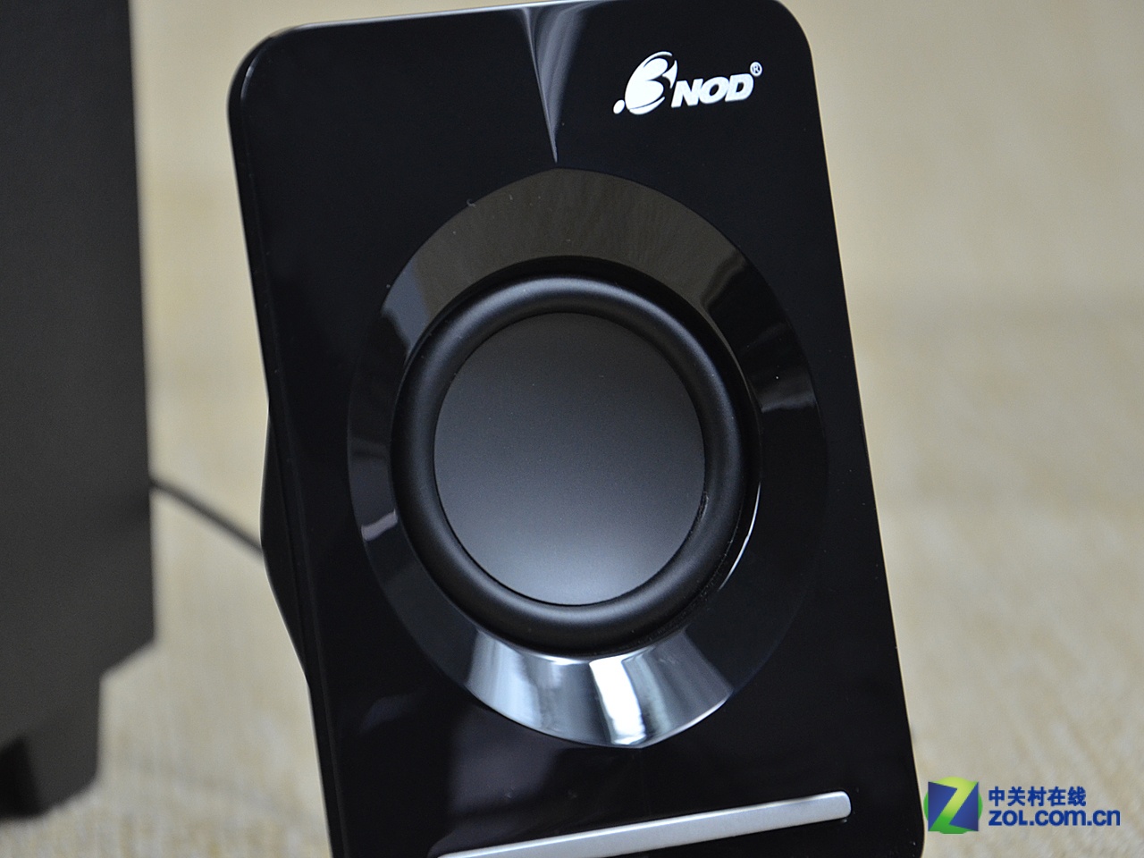 独立高音调节 三诺h-301电脑音箱图赏