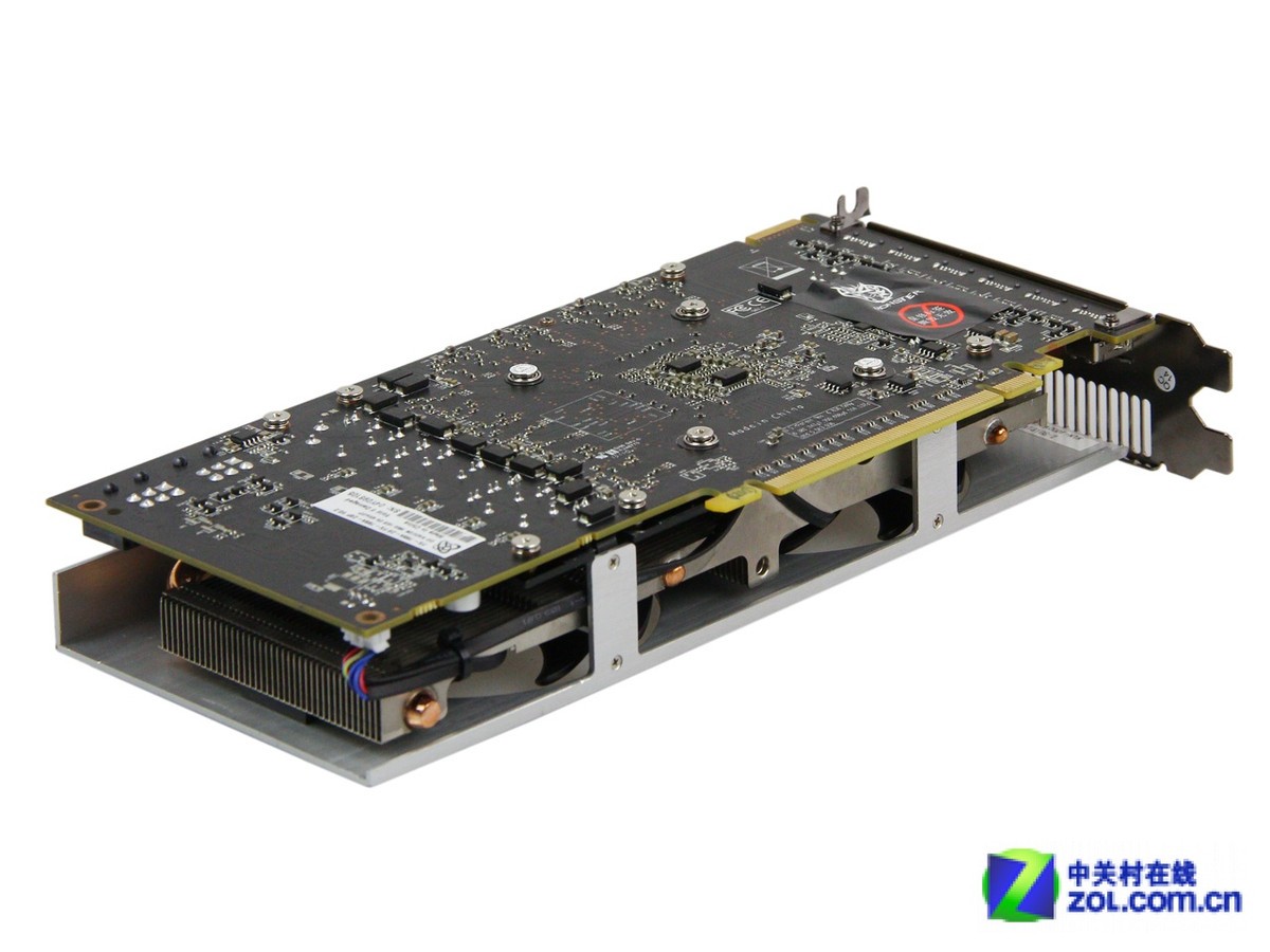 显卡 xfx讯景显卡 xfx讯景hd7850魔神2gb 图片 返回综述页 24 / 60