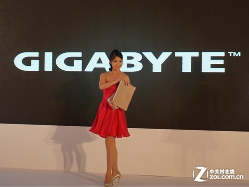 Computex:����չʾ��Ϸ�ʼǱ�P35K(ͼ) 