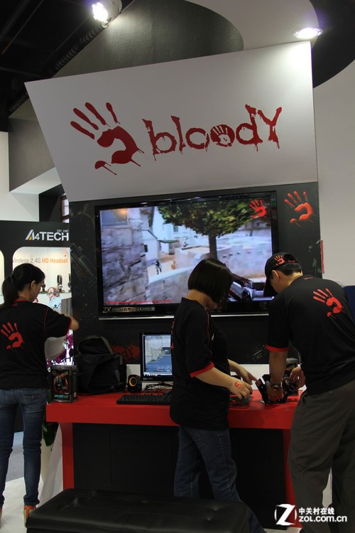 ���ػ�е�������� Ѫ������չ̨һ�� 