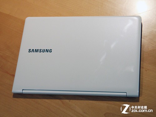 笔者试用的三星905s3g笔记本是白色版本