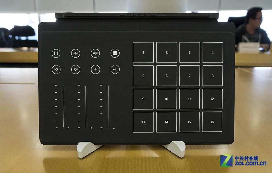 ϶Ա ΢Surface 2ͼ