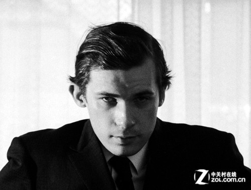 钢琴怪杰格伦61古尔德(glenn gould)格伦61古尔德,一个谜一般的