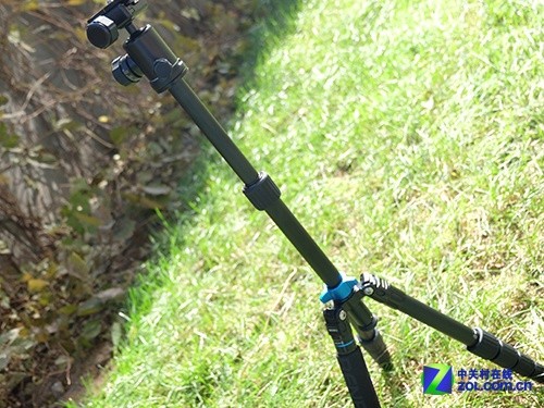 便携小巧好帮手 百诺A0292TB0脚架评测