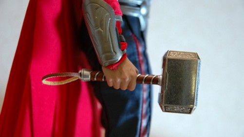 《雷神2》中索尔所使用的锤子