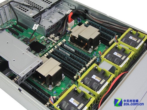 nf5280m3通过免工具拆卸设计,机身内置了6个支持热插拔的散热风扇,nf