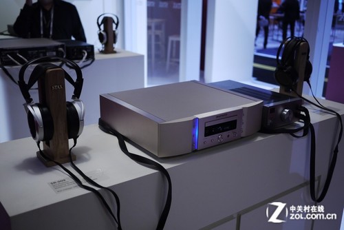CES2014:STAX SR-009콢 