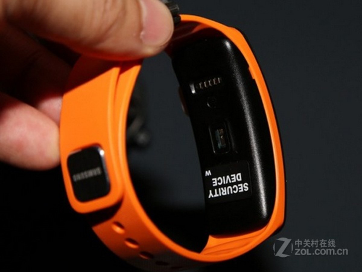 智能手环 三星智能手环 三星gear fit r350 图片 效果图 19 / 24隐藏