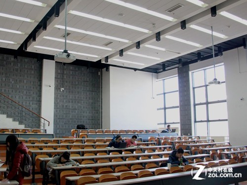 中西合璧 探秘北大教室投影设备系列2