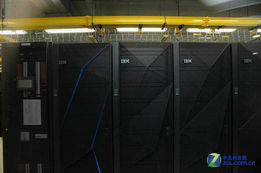 �������� IBM System z�ƺ�Linux׿Խ����