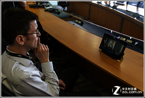 将手指放在做"嘘"动作即可控制设备执行静音操作