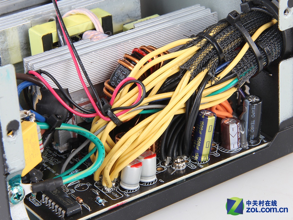 【高清图】 稳定高效节能 全汉蓝暴经典650电源评测图16