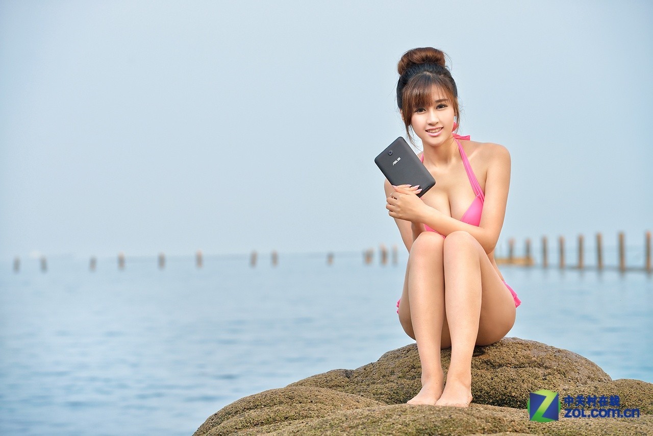 清凉夏季 华硕pad比基尼美女热辣来袭